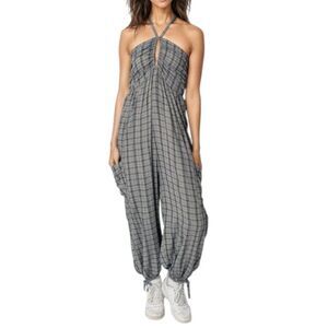 En Creme Size Medium Gray Black Checkered Plaid Pattern Halter Neck Jumpsuit